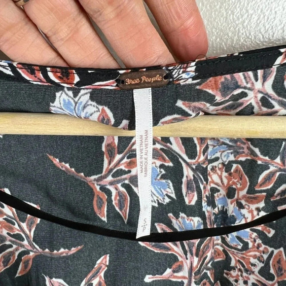 Free People Santiago Top Blouse Size Small Cropped Floral Puff Sleeve Boho Black - Picture 3 of 10